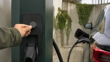 Clever ladebrik 2026 — bestil, brug og forstå Clevers RFID-brik | Elbilgrej.dk